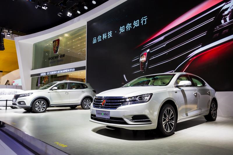 全新荣威950、荣威e950定义“高级轿车” 成都车展亮相售价16.88万起 互联网汽车上市一周年 系统升级带来颠覆式进化