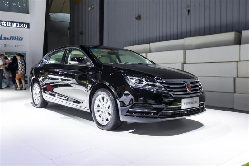 全新荣威950、荣威e950定义“高级轿车” 成都车展亮相售价16.88万起 互联网汽车上市一周年 系统升级带来颠覆式进化