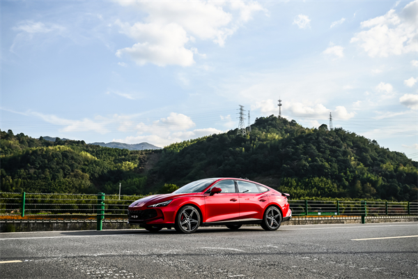 B级运动轿车新标杆来了，MG7 2025款智能登场，限时一口价11.29万元起