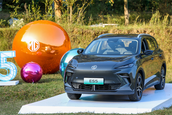 全球高标准纯电后驱SUV MG ES5宠你自在生活，增换购惊喜价9.99万元起